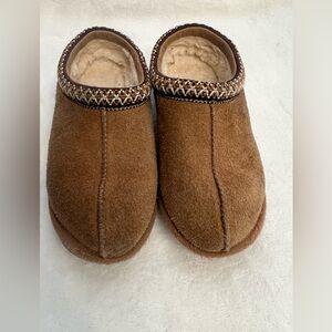 UGG Brown Slip On with Woven Trim Size 1